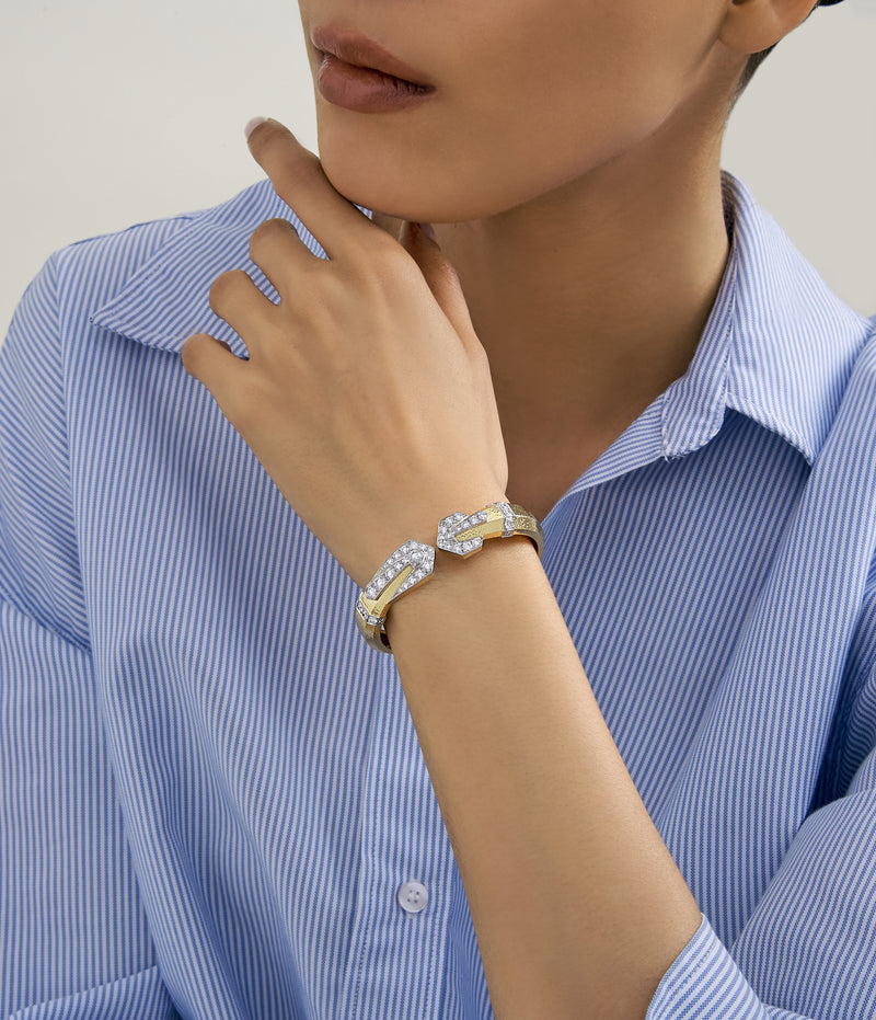 Park Avenue Arrow Bangle, 18K Hammered Gold
