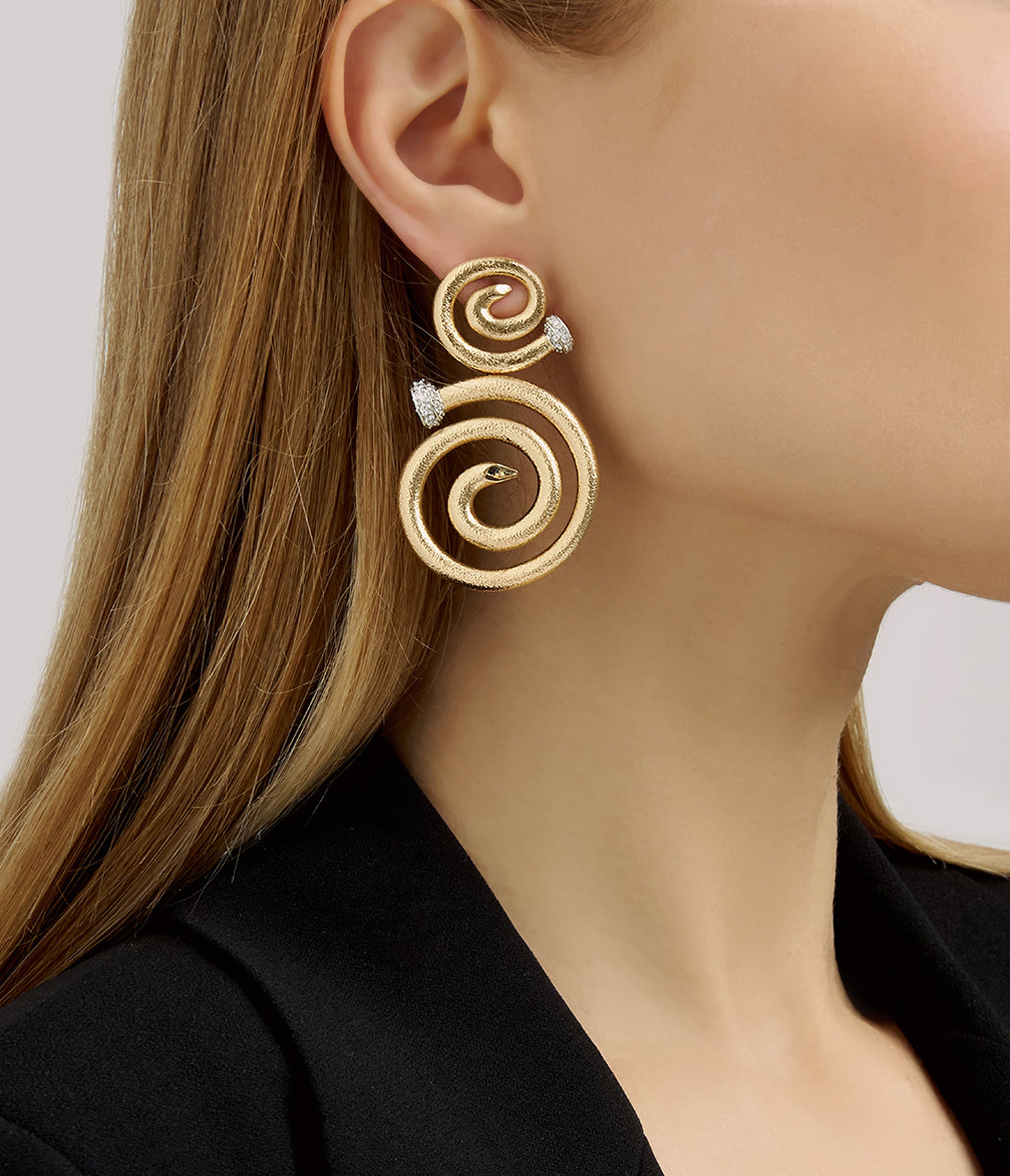 イヤリング TATIANA Honey Bee Pearl Surgical Ring EarringsEC1674 846c4f5da5bf460ca4eb73e7659365