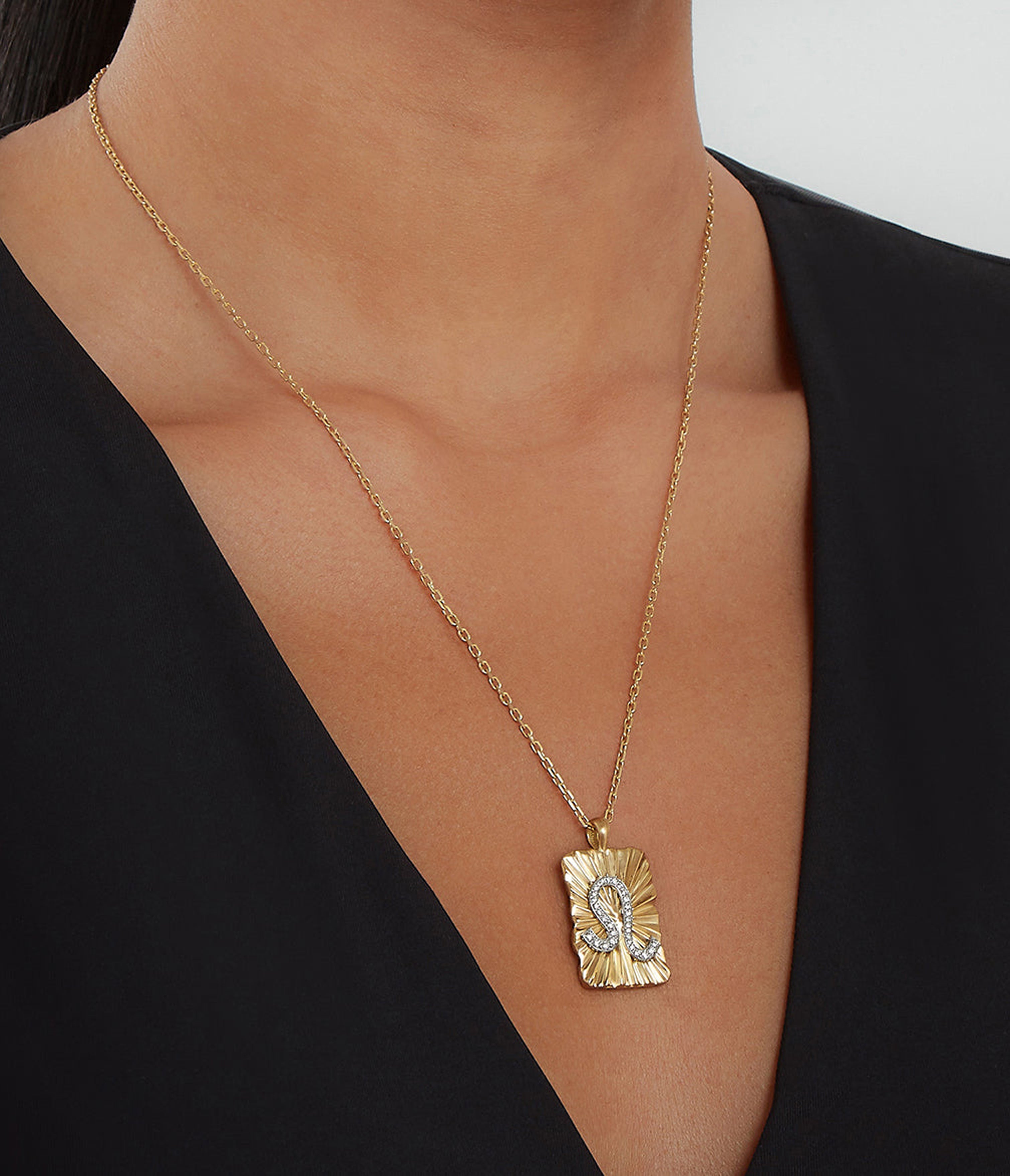 Leo Zodiac Diamond Pendant Necklace | David Webb New York
